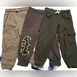 x3 2T pants in great condition! Carter’s, Batman and George brands.